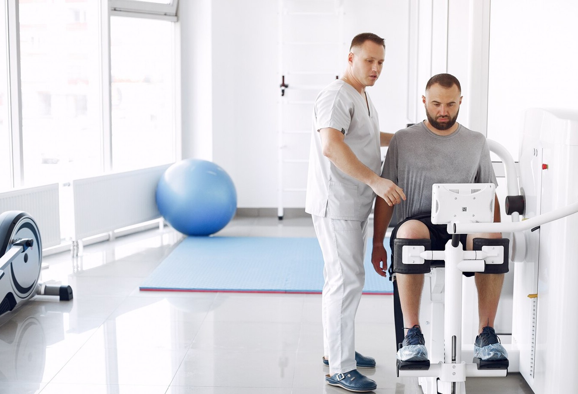 Physiotherapie-Sitzung im Fitnessstudio
