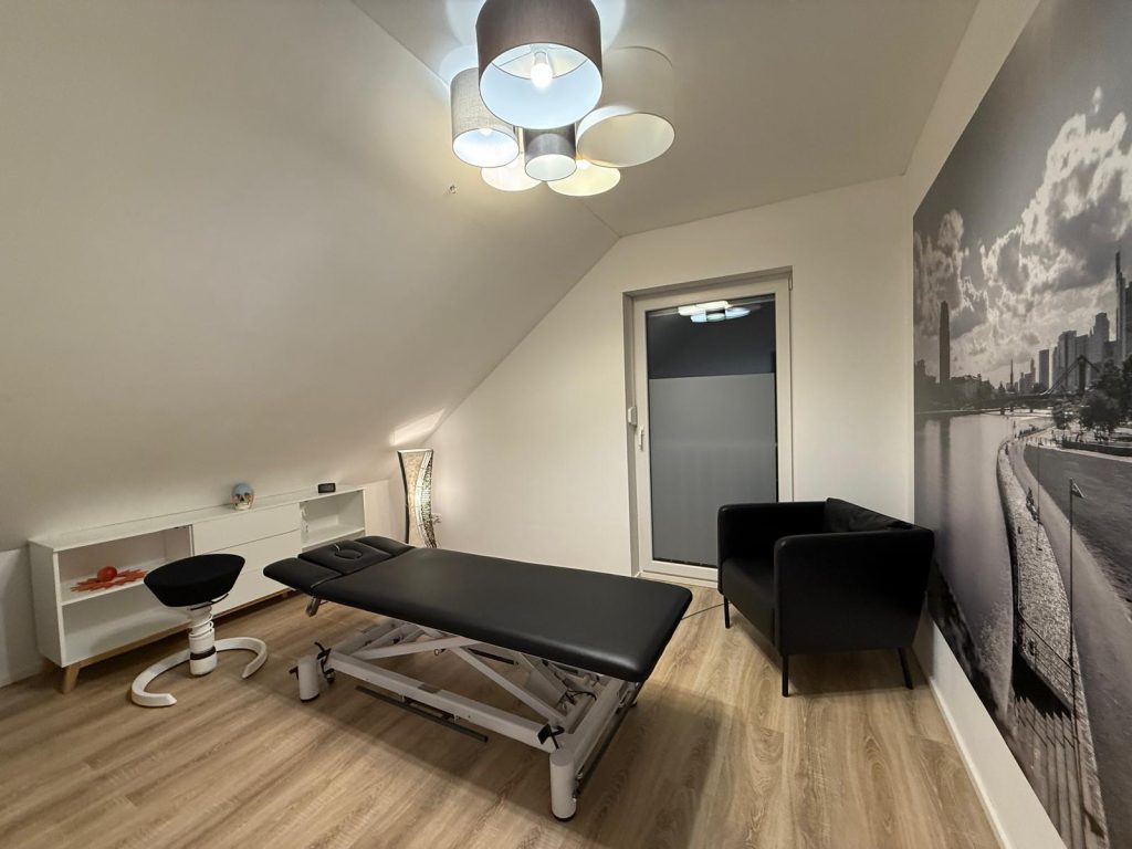 Therapieraum, Behandlungsliege